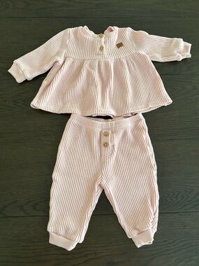 Calvin Klein Baby Ribbed Knit Top & Pants Set (0-3M)